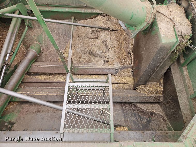 image for item DT7679 1998 John Deere 9610 RWA combine