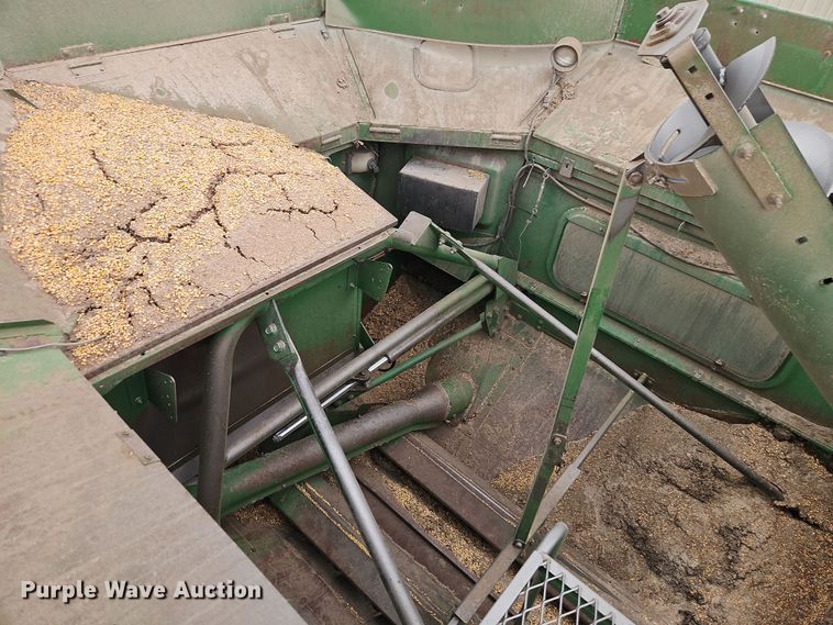 image for item DT7679 1998 John Deere 9610 RWA combine