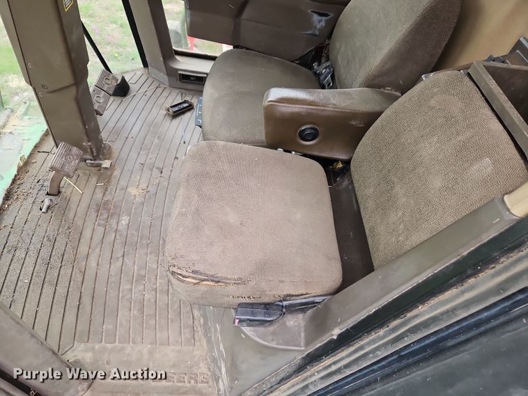 image for item DT7679 1998 John Deere 9610 RWA combine