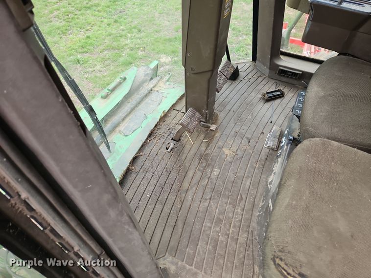 image for item DT7679 1998 John Deere 9610 RWA combine