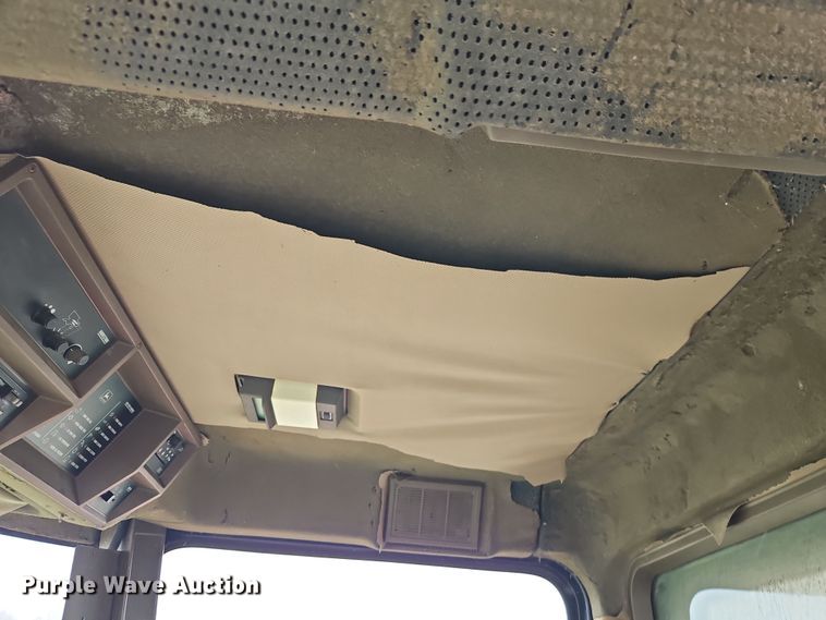 image for item DT7679 1998 John Deere 9610 RWA combine