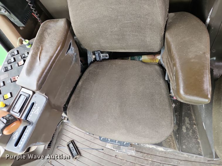 image for item DT7679 1998 John Deere 9610 RWA combine