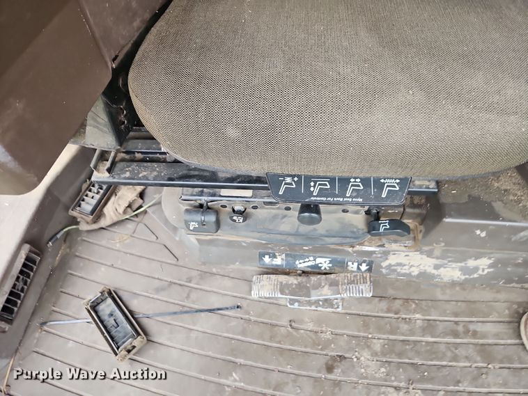 image for item DT7679 1998 John Deere 9610 RWA combine