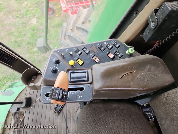 image for item DT7679 1998 John Deere 9610 RWA combine