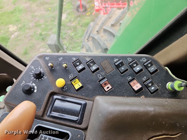 image for item DT7679 1998 John Deere 9610 RWA combine