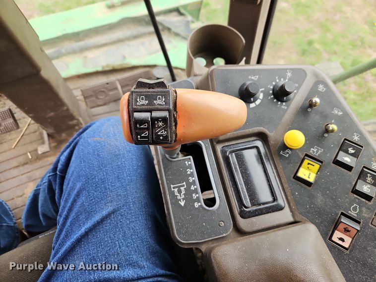 image for item DT7679 1998 John Deere 9610 RWA combine