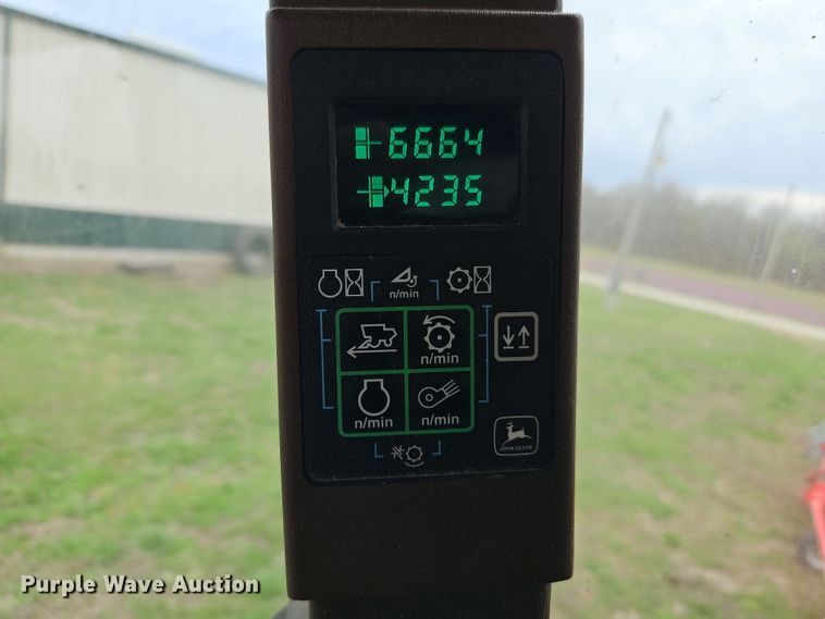 image for item DT7679 1998 John Deere 9610 RWA combine