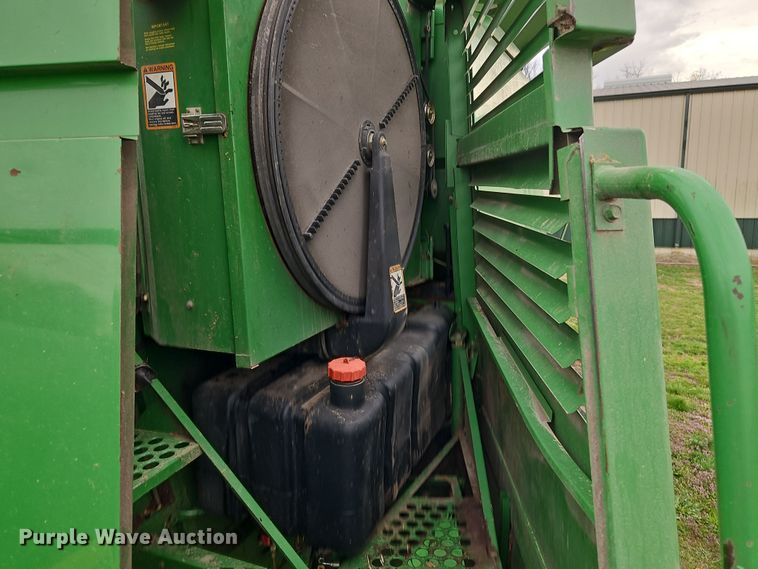 image for item DT7679 1998 John Deere 9610 RWA combine