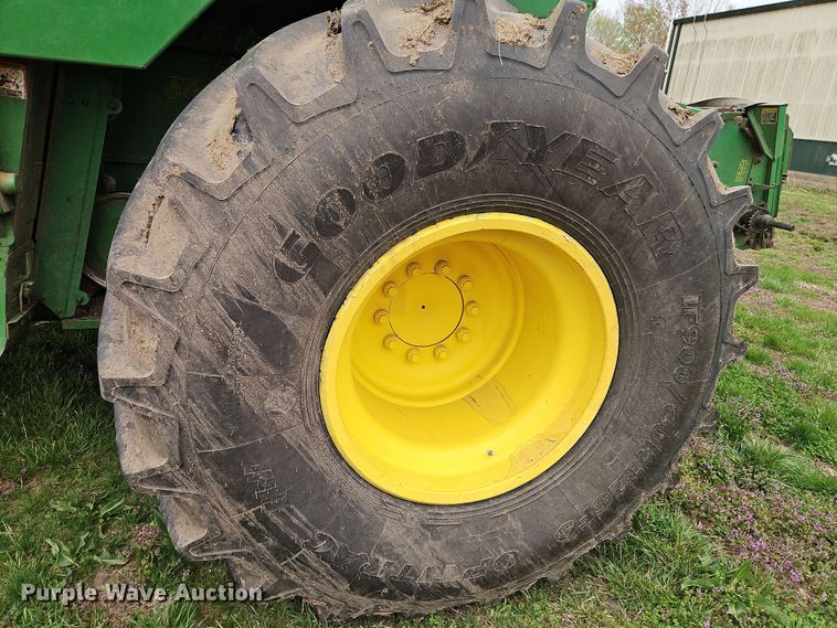 image for item DT7679 1998 John Deere 9610 RWA combine