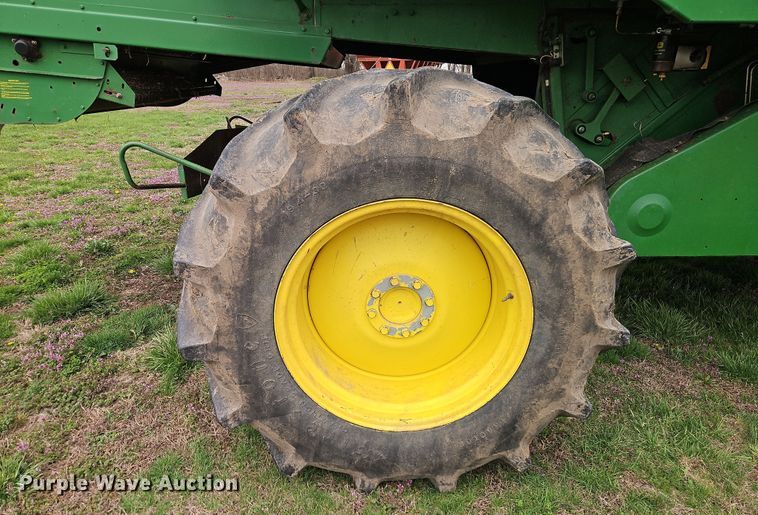 image for item DT7679 1998 John Deere 9610 RWA combine