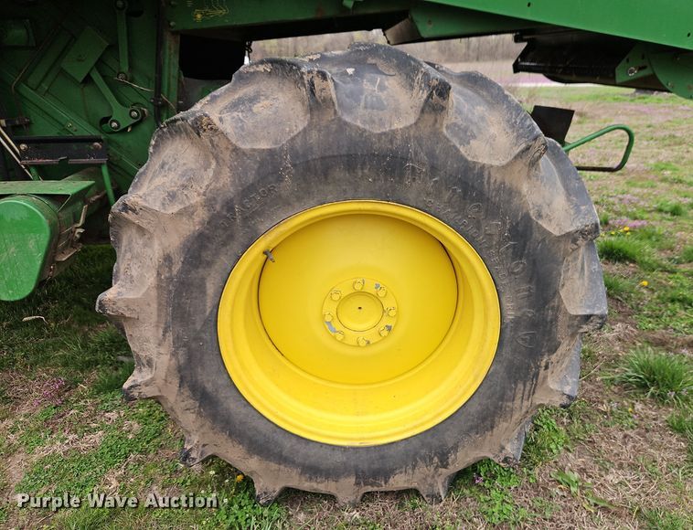 image for item DT7679 1998 John Deere 9610 RWA combine