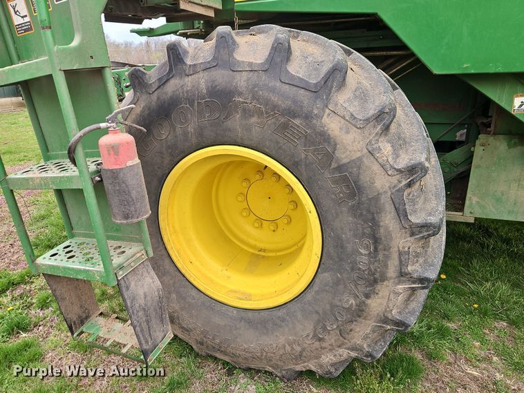 image for item DT7679 1998 John Deere 9610 RWA combine