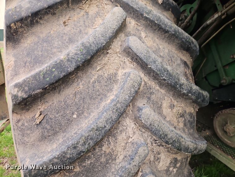 image for item DT7679 1998 John Deere 9610 RWA combine