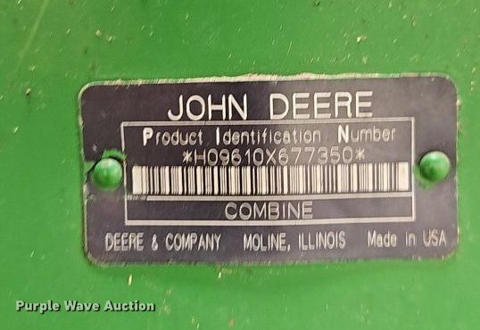 image for item DT7679 1998 John Deere 9610 RWA combine