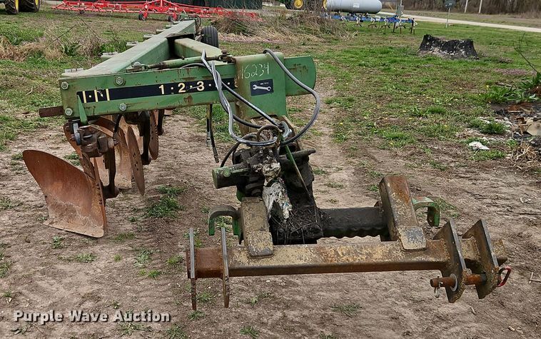 image for item DT7681 John Deere A2800 seven bottom plow