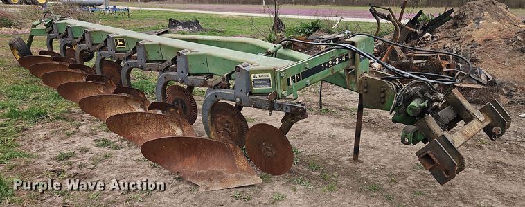 image for item DT7681 John Deere A2800 seven bottom plow
