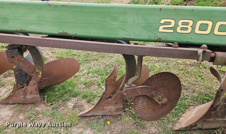 image for item DT7681 John Deere A2800 seven bottom plow