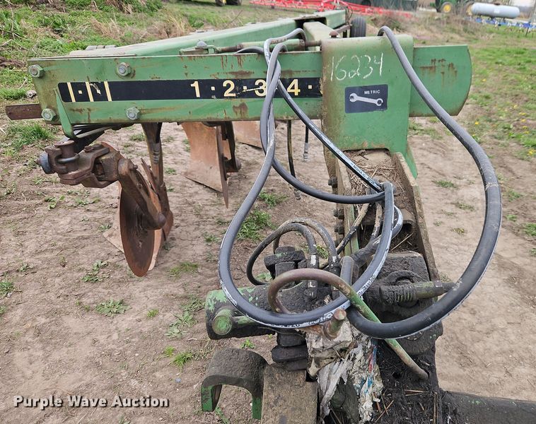 image for item DT7681 John Deere A2800 seven bottom plow