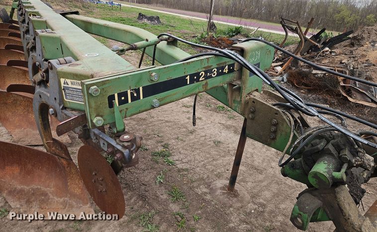 image for item DT7681 John Deere A2800 seven bottom plow