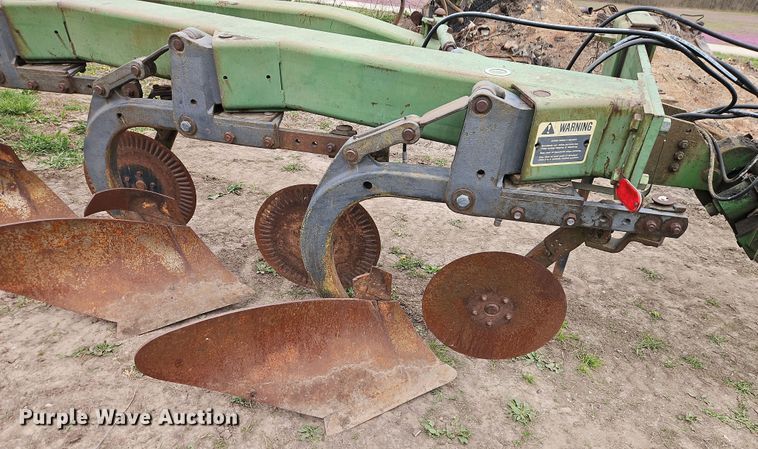 image for item DT7681 John Deere A2800 seven bottom plow