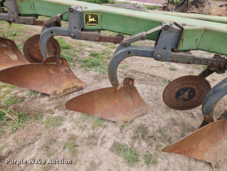 image for item DT7681 John Deere A2800 seven bottom plow