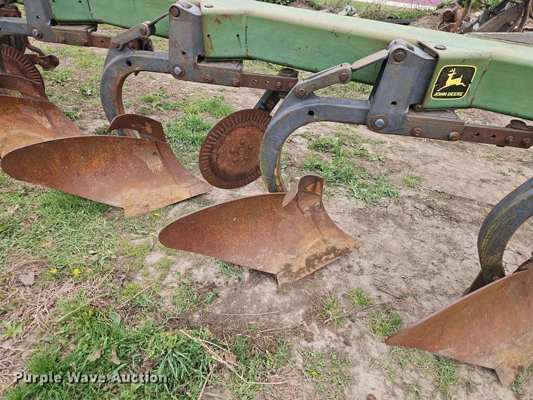 image for item DT7681 John Deere A2800 seven bottom plow