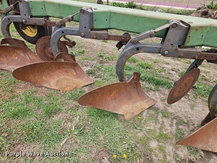 image for item DT7681 John Deere A2800 seven bottom plow