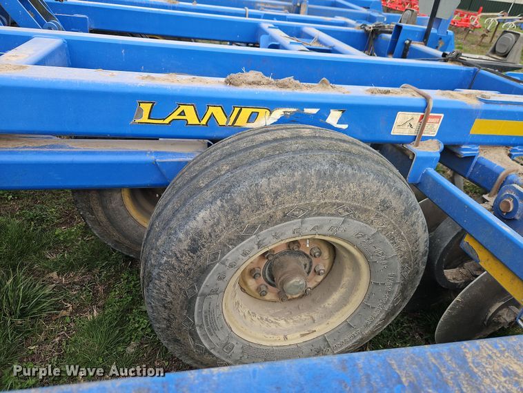 image for item DT7684 Landoll 7431-26 vertical tillage