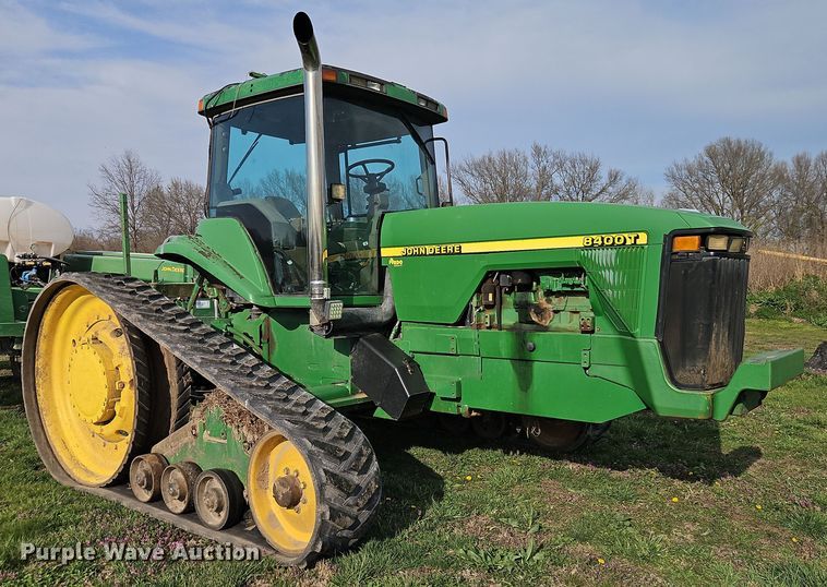 image for item DT7685 1999 John Deere 8400T tractor