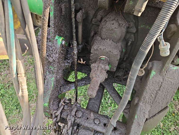 image for item DT7685 1999 John Deere 8400T tractor