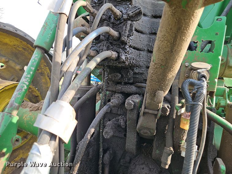 image for item DT7685 1999 John Deere 8400T tractor