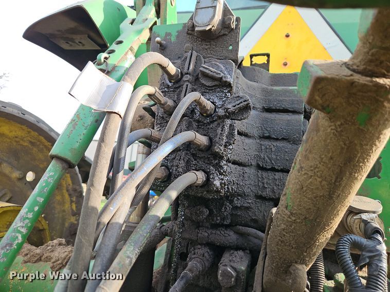 image for item DT7685 1999 John Deere 8400T tractor