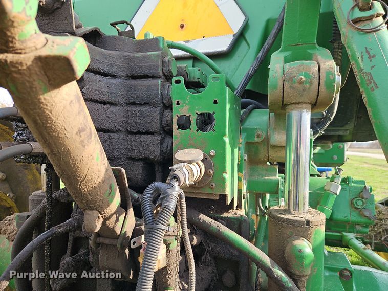 image for item DT7685 1999 John Deere 8400T tractor