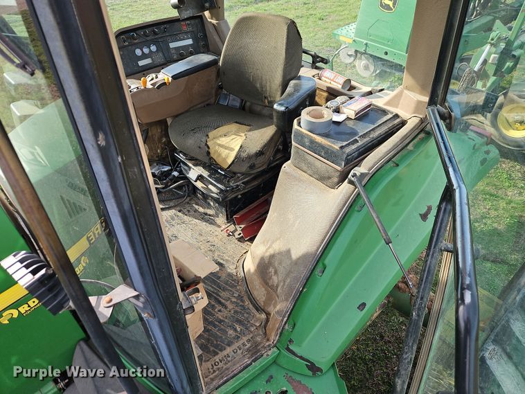 image for item DT7685 1999 John Deere 8400T tractor