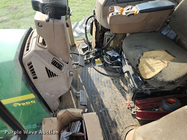 image for item DT7685 1999 John Deere 8400T tractor