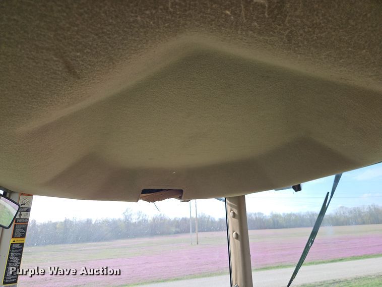 image for item DT7685 1999 John Deere 8400T tractor