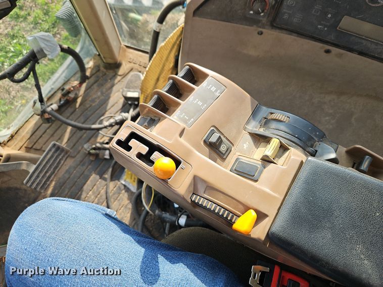 image for item DT7685 1999 John Deere 8400T tractor