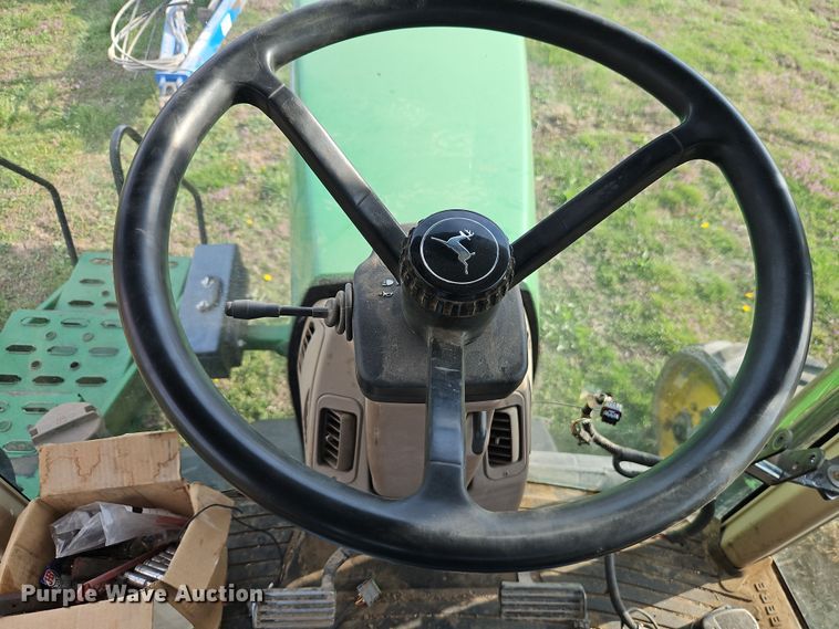 image for item DT7685 1999 John Deere 8400T tractor