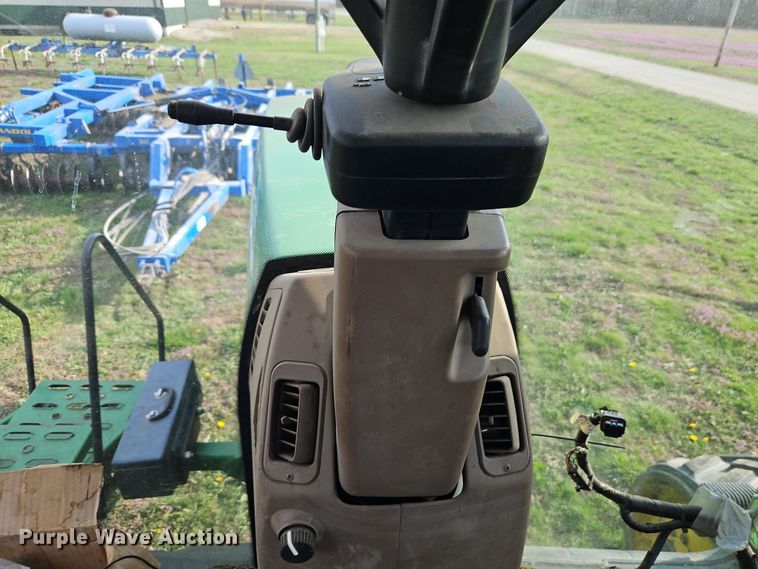 image for item DT7685 1999 John Deere 8400T tractor