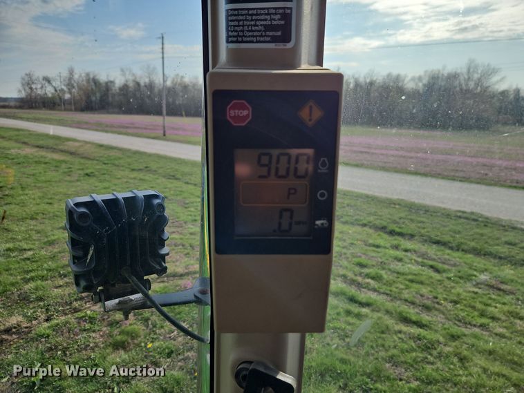 image for item DT7685 1999 John Deere 8400T tractor