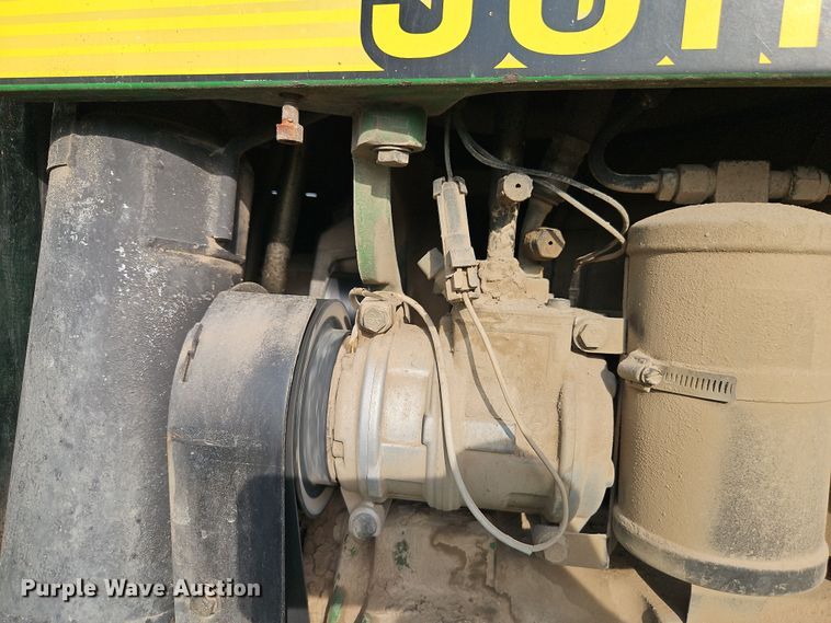 image for item DT7685 1999 John Deere 8400T tractor