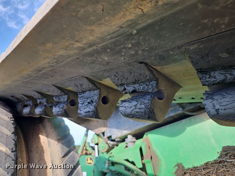 image for item DT7685 1999 John Deere 8400T tractor