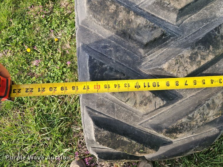 image for item DT7685 1999 John Deere 8400T tractor