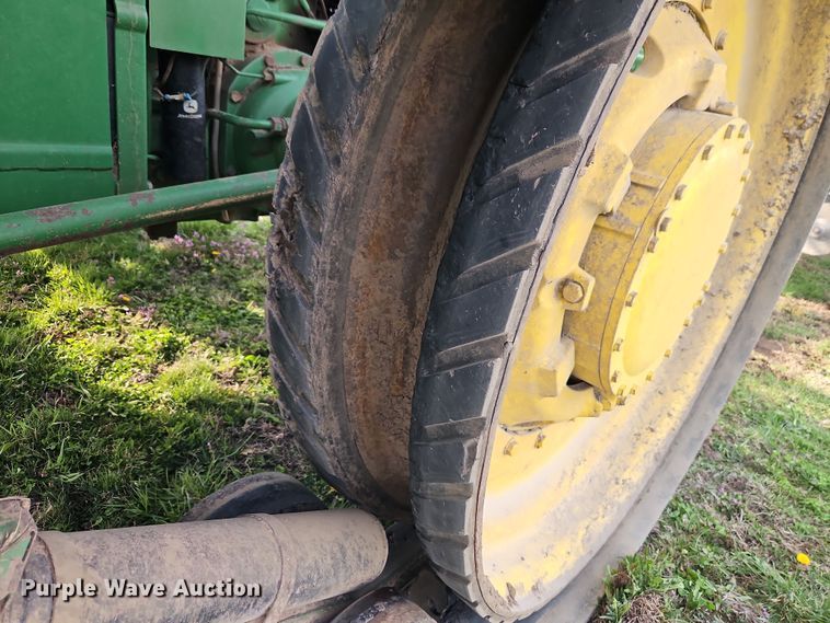 image for item DT7685 1999 John Deere 8400T tractor