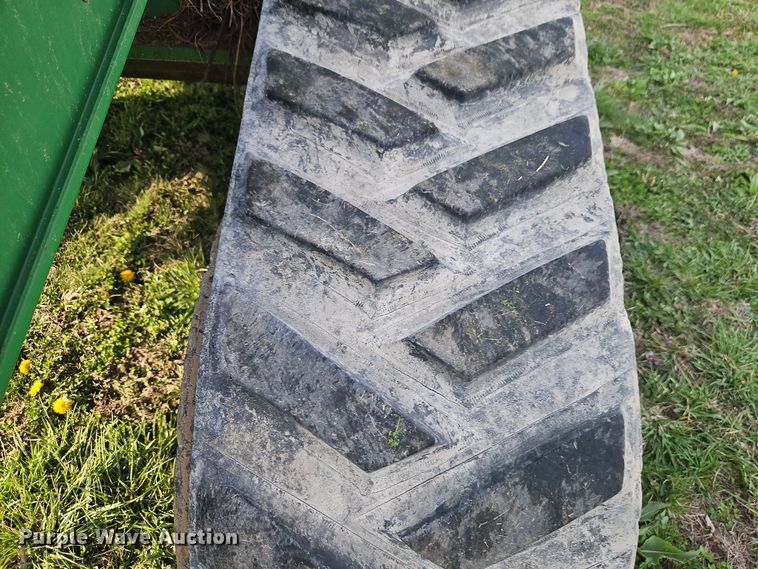 image for item DT7685 1999 John Deere 8400T tractor