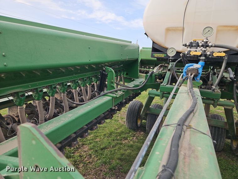 image for item DT7686 John Deere 455 grain drill