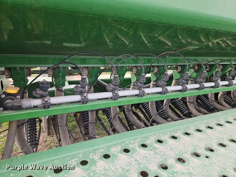 image for item DT7686 John Deere 455 grain drill