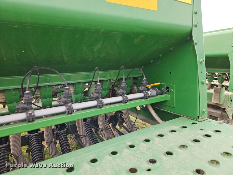 image for item DT7686 John Deere 455 grain drill