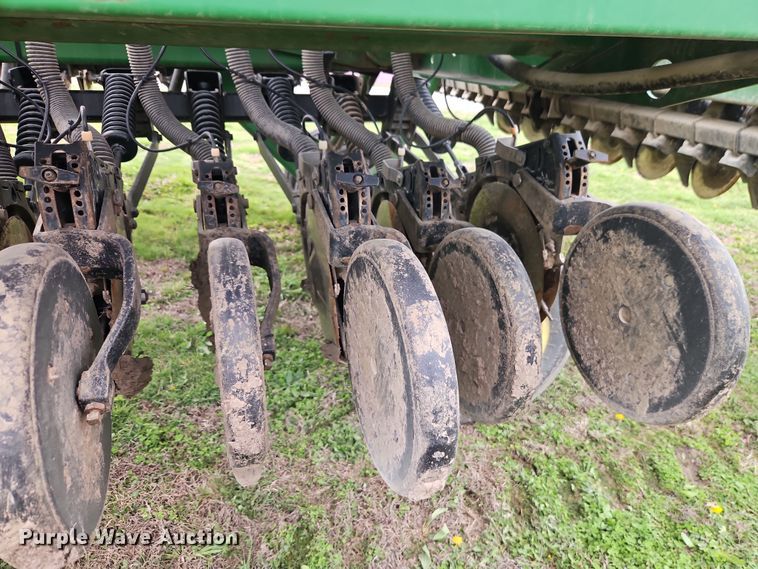 image for item DT7686 John Deere 455 grain drill