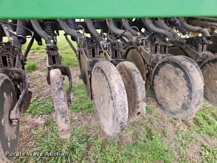 image for item DT7686 John Deere 455 grain drill